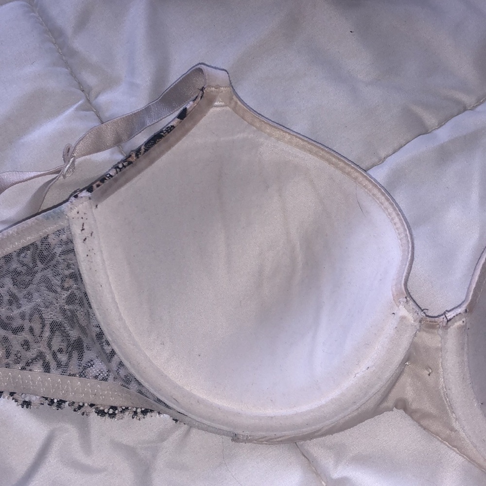 Victoria Secret Bra - Picture 7 of 9